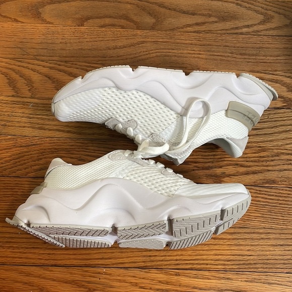 𝅺Sorel Kinetic Renegade Lace Up Sneaker white lightdove NWT - Picture 6 of 8